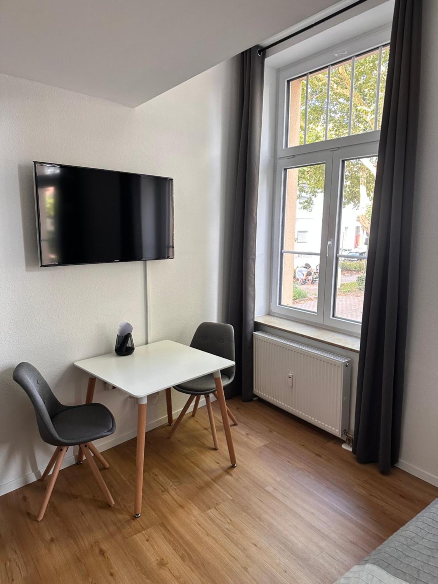 Zentrales Apartment Mit Parkplatz Хоккенхайм Экстерьер фото