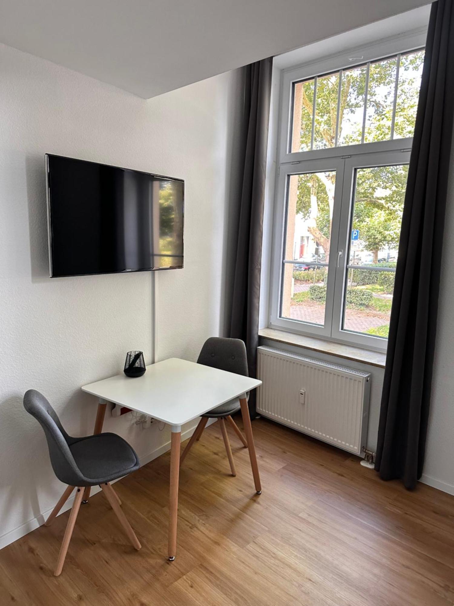 Zentrales Apartment Mit Parkplatz Хоккенхайм Экстерьер фото
